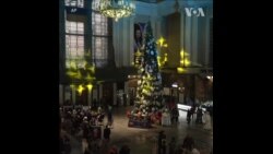 乌克兰铁路公司向各地儿童运送节日礼物