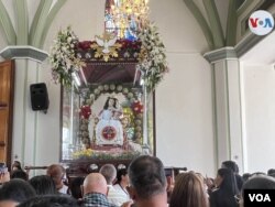 Imagen de la virgen de la Divina Pastora, venerada por millones de feligreses, en Barquisimeto, Venezuela. [Foto: Carolina Alcalde, VOA]