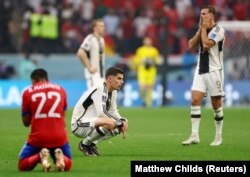 Kai Havertz dari Jerman terlihat sedih setelah pertandingan karena Jerman tersingkir dari Piala Dunia. (Foto: REUTERS/Matthew Childs)