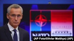 Генеральний секретар НАТО поспілкувався з пресою перед засіданням міністрів Альянсу наступного тижня, 25 листопада 2022 року (AP Foto/Olivier Matthys)