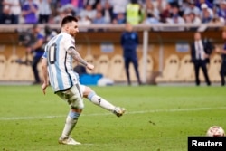 Lionel Messi durante la tanda de penaltis en la final del Mundial.