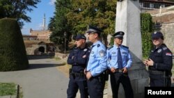 Arhiva - Kineski policajci u zajedničkoj patroli sa policajcima Srbije, na Kalemegdanskoj tvrđavi, u Beogradu, Srbija, 20. septembra 2019.