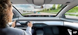 Continental公司製造的汽車前擋風玻璃“窗景”抬頭顯示屏 （Scenic View Head-Up Display）被提名為CES 2023 創新榮譽獎。美聯社照片。