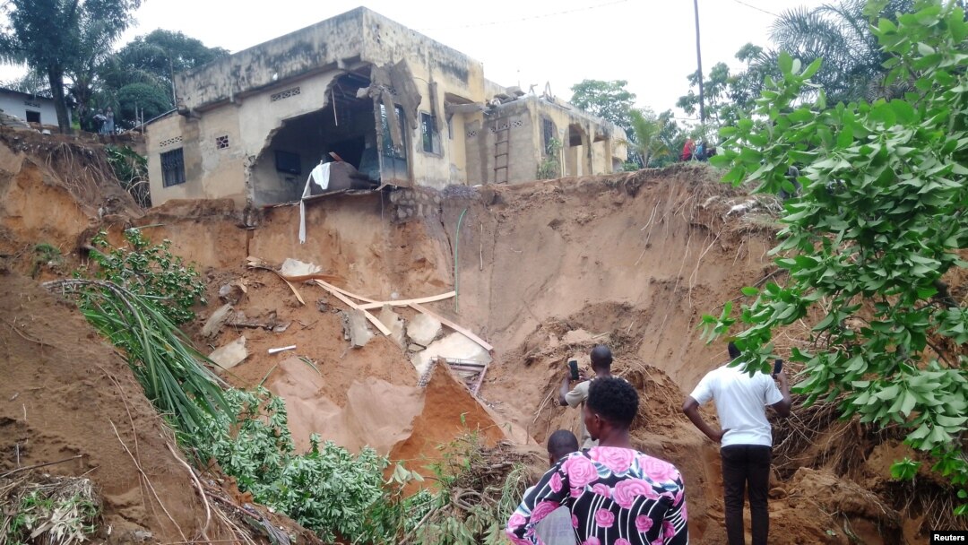 Zimwe mu nzu zabomowe n'imvura nyinshi yaguye i Kinshasa muri Kongo ku wa kabiri