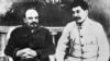 ARCHIVO - El fundador de la Unión Soviética, Vladimir Lenin, izquierda, y Josef Stalin, que posteriormente sería su presidente, en un parque en la residencia Gorki en 1922, en las afueras de Moscú, Rusia. (AP Foto, archivo)