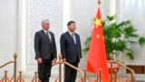 资料照片: 古巴总统卡内尔和中国国家主席习近平.