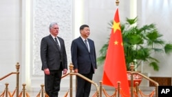 资料照片: 古巴总统卡内尔和中国国家主席习近平.