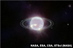Image de Neptune, de la webcam proche infrarouge (NIRCam).  Avec l'aimable autorisation de la NASA, de l'ESA, de l'ASC et du STScI