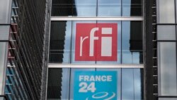 Les journalistes burkinabè décrient la suspension de Radio France Internationale 