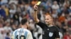 FIFA Jatuhkan Sanksi Indisipliner kepada Argentina Saat Lawan Belanda
