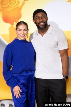 Penari AS Allison Holker (kiri) dan Stephen "tWitch" Boss menghadiri Fans Premiere of Illumination dan Universal Pictures' "Minions: The Rise of Gru" pada 25 Juni 2022, di Hollywood, California. (Foto: AFP/Valerie Macon)