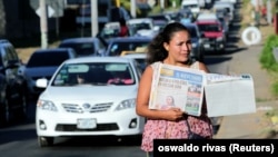 FILE - A street vendor sells La Prensa, a local newspaper showing a blank front page as a sign of protest against Daniel Ortega's government, in Managua, Nicaragua January 18, 2019. (REUTERS/Oswaldo Rivas)