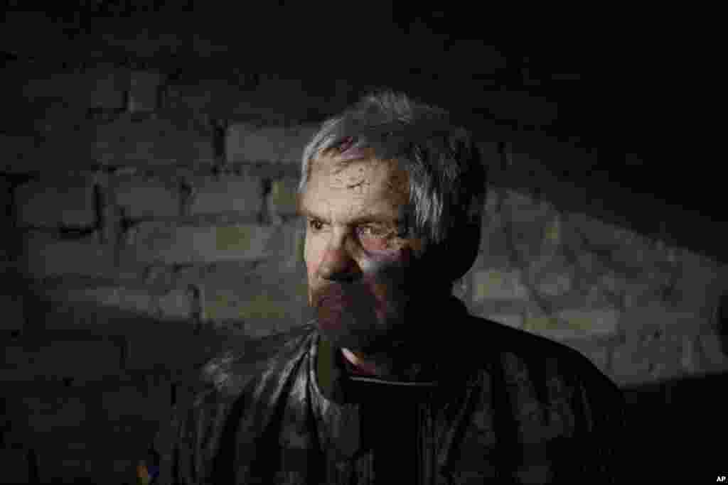 Rossiya hujumida uyi vayron bo&#39;lgan, qizini yo&#39;qotgan ota. Kiyev.&nbsp;