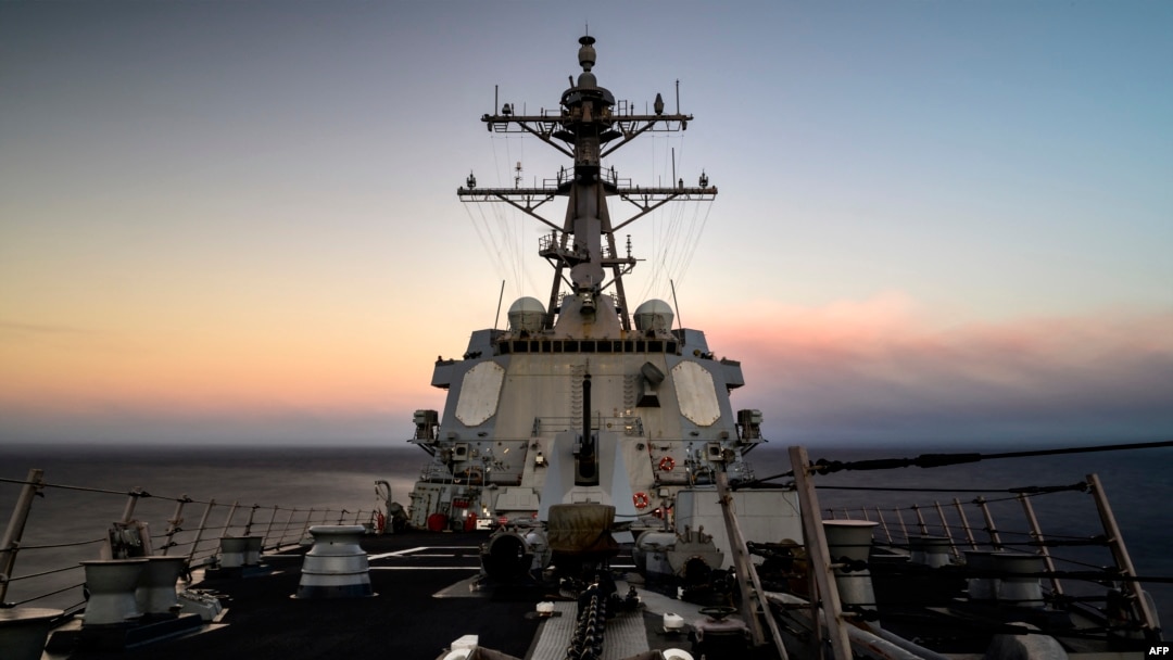 The guided-missile destroyer USS Chung-Hoon transits the Pacific Ocean in 2020. (AFP PHOTO / US Navy / Mass Communication Specialist 1st Class Devin M. Langer)