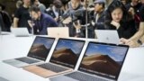 Một sự kiện giới thiệu máy tính MacBook Air ở New York hồi tháng 10/2018 (AP Photo/Bebeto Matthews).