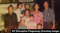 ລາຍການກະຈາຍສຽງຂອງວີໂອເອລາວ: ການ​ມາ​ຕັ້ງ​ຖິ່ນ​ຖານ​ຂອງ​ທ່ານ​ເຂັມ​ເພັດ ໃນ​ຊຸມ​ຊົນ​ລາວ​ທີ່​ເມືອງ​ແຟ​ຣັ​ສ​ໂນ.