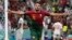 Jwe Potigal Goncalo Ramos selebre apre li make 5em gol ekip li nan match kont La Suis nan Mondyal Foutbol Qatar la, Madi 6 Desanm, 2022. 
