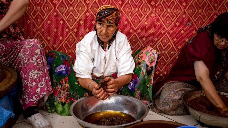 Au Maroc, la désaffection des jeunes menace l'huile d'argan artisanale