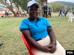 Nabuuma Maska, residente del distrito de Kassanda en Uganda, es una sobreviviente del ébola.  (Halima Athumani/VOA)