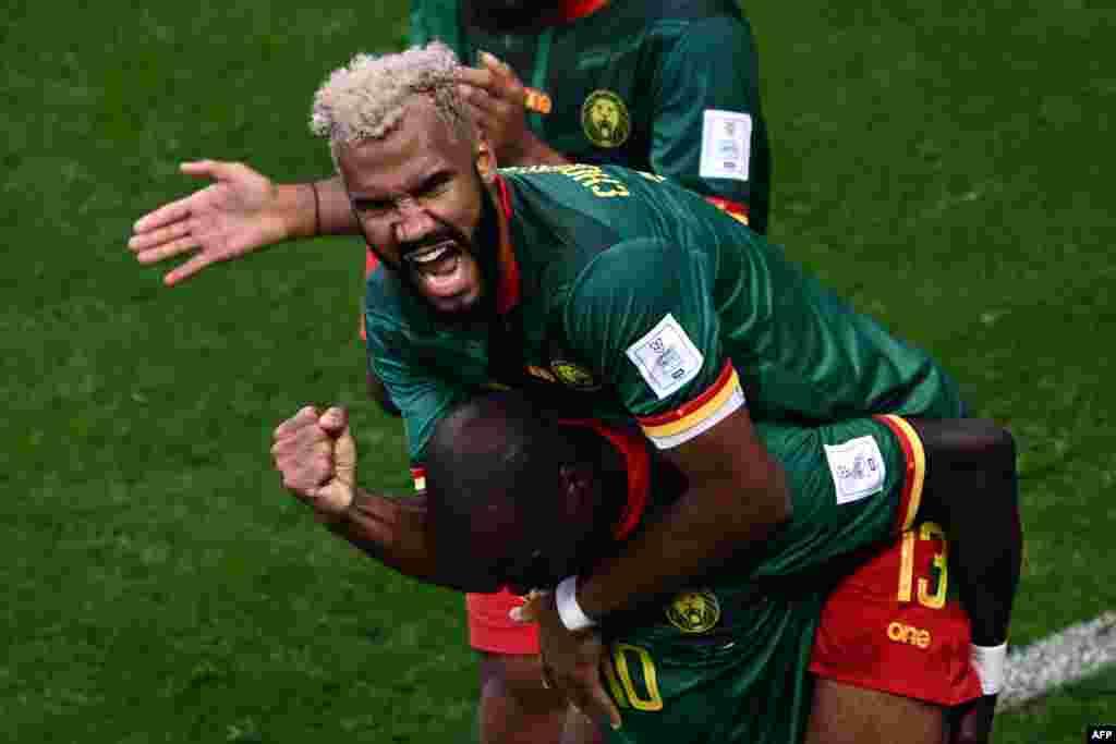 Eric Maxim Choupo-Moting celebra o terceiro golo dos Camarões contra a Sérvia.&nbsp;Mundial Qatar, 28 de Novembro de 2022