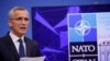 Sekretaris Jenderal NATO Jens Stoltenberg berbicara dalam konferensi pers di markas NATO di Brussels, Belgia, pada 25 November 2022. (Foto: Reuters/Johanna Geron)