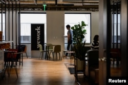 Ilustrasi - Tampilan interior kantor WeWork di San Francisco, California, AS, 30 September 2019. (REUTERS/Kate Munsch)