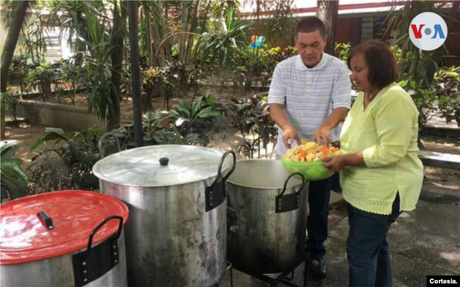 Dinorah Figuera se tuvo que exiliar en España, donde trabaja en el cuidado de ancianos y colabora con migrantes venezolanos en el exilio, precisa una biografía compartida por su despacho.