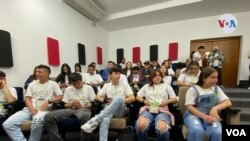 Ceremonia de grado jóvenes periodistas de 'Mi Historia'. [Foto: Karen Sánchez, VOA]