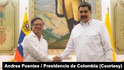 El presidente de Colombia, Gustavo Petro, se reúne con su homólogo venezolano Nicolás Maduro en Caracas el 7 de enero de 2023. Los nuevos gobiernos de izquierda de la región serían clave para el caso Venezuela, opinan especialistas del Wilson Center.
