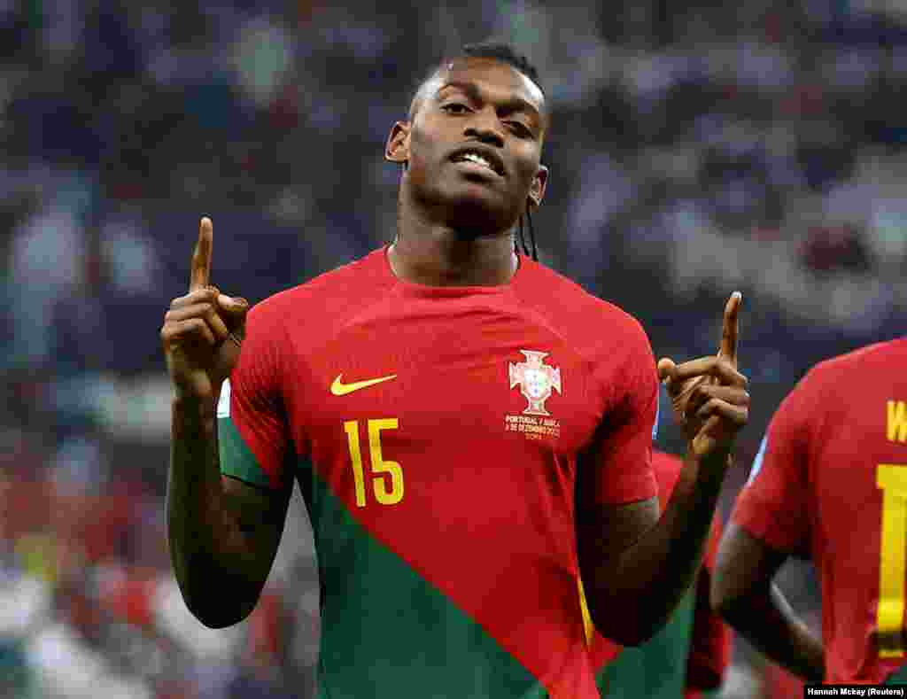 Rafael Leão, jogador de Portugal, celebra o seu golo (o sexto de Portugal) frente à Suíça. Estádio Lusail, Qatar. Dez 6, 2022