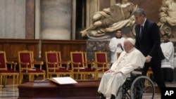 ARCHIVO - El papa Francis en la misa fúnebre del cardenal australiano George Pell en la Basílica de San Pedro en el Vaticano, el 14 de enero de 2023.