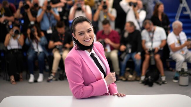 Taraneh Alidoosti poses for the film 'Leila's Brothers' at the 75th international film festival, Cannes, southern France, May 26, 2022. She has been arrested on charges of spreading falsehoods about nationwide protests that grip the country, state media said on Dec. 17, 2022.