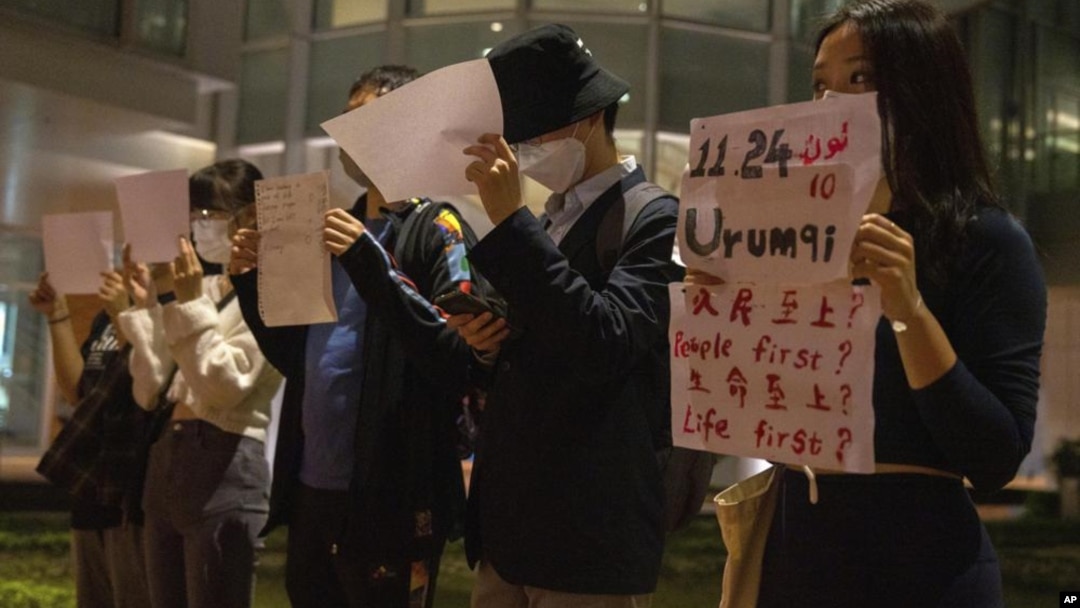 Protest na Univerzitetu Hong Konga (Foto: AP/Bertha Wang)