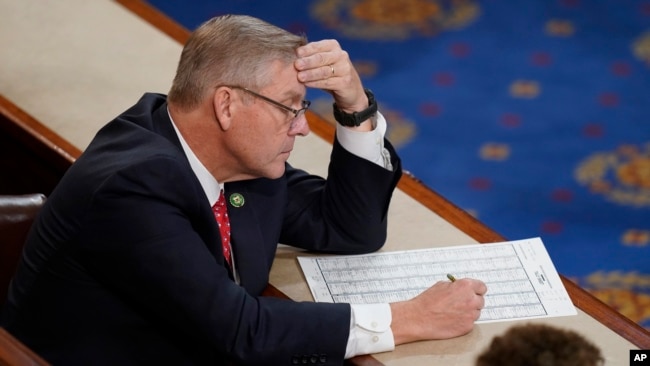 Tally sheets are filled out during the ninth vote in the House chamber as the House meets for the third day to elect a speaker and convene the 118th Congress in Washington, Jan. 5, 2023.