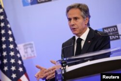 Menteri Luar Negeri AS Antony Blinken berbicara pada konferensi pers selama pertemuan para menteri luar negeri NATO, di Istana Parlemen Rumania di Bucharest, 30 November 2022. (Foto: Reuters)