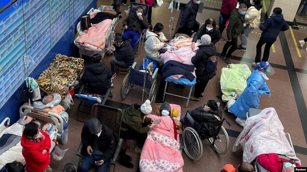 上海一家医院急诊室里的新冠病人 （2023年1月4日）(photo:VOA)