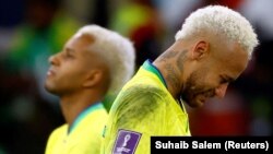 Neymar dari Brazil terlihat sedih setelah tersingkir dari Piala Dunia. (Foto: REUTERS/Suhaib Salem)