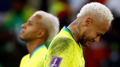 Neymar dari Brazil terlihat sedih setelah tersingkir dari Piala Dunia. (Foto: REUTERS/Suhaib Salem)