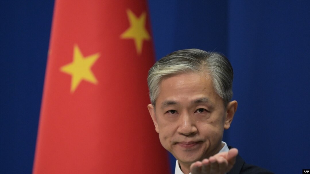 Juru bicara Kementerian Luar Negeri China Wang Wenbin berbicara dalam konferensi pers di Beijing pada 9 November 2020. (Foto: AFP/Greg Baker)