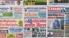 Des titres de presse ivoiriens affichés à Abidjan.
