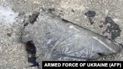 Обломки беспилотника-камикадзе, предположительно, иранского производства, который был сбит в Одессе 25 сентября 2022 года при отражении российского авиаудара.