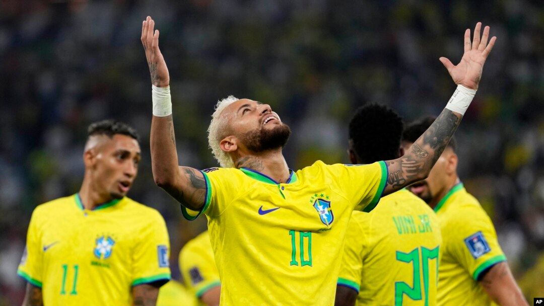Neymar Selebre apre li make dezyem gol ekip Brezil la kont Kore di Sid nan Mondyal Foutbol Qatar la, 5 Desanm, 2022. 