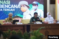 Ganjar Pranowo, Letjen TNI Suharyanto dan Prof Dwikorita Karnawati dalam rapat koordinasi di Semarang, Jawa Tengah, Senin (2/1).foto Humas Jateng