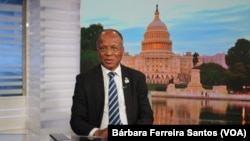 Primeiro-ministro de Cabo Verde, Ulisses Correia e Silva, em entrevista à Voz da América em Washington, DC, em 15 de dezembro de 2022