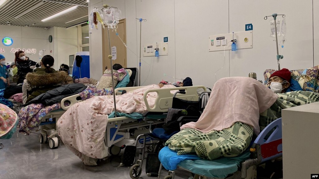 中国天津南开医院收住的染疫病人。(2022年12月28日)(photo:VOA)