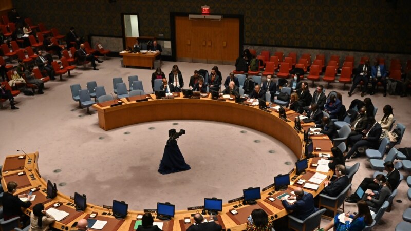 Meminta Dewan Keamanan PBB untuk membebaskan Daw Aung San Suu Kyi