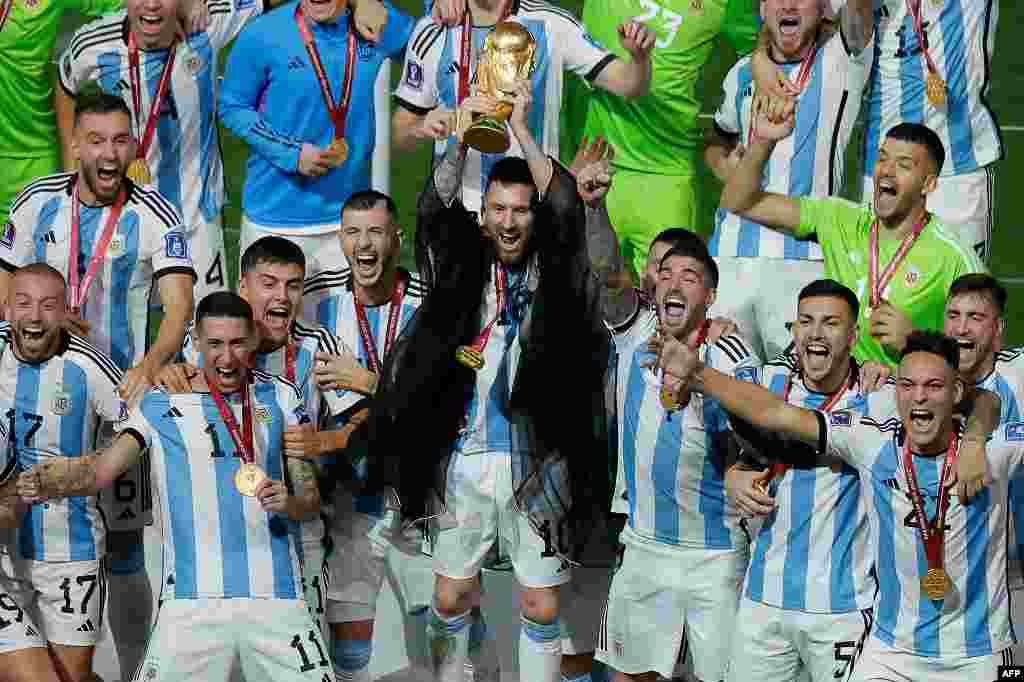 FBL-WC-2022-MATCH64-ARG-FRA-TROPHY