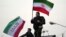 Lapolis anti emet flote drapo Iranyen an pandan yon selebrasyon nan lari apre Iran kale Peyi de Gal nan Mondyal Foutbol Qatar la, 25 Nov. 2022 nan Teheran, kapital Iran. 