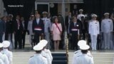 La presidenta de Perú insiste en su llamado a la paz 