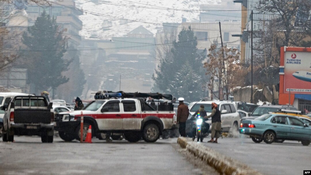 塔利班安全部隊在爆炸後封鎖喀布爾外交部附近的街道（2023年1月11日）